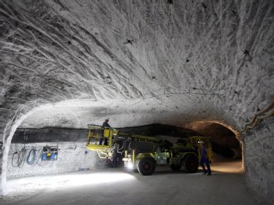 Zwischenlager Gorleben (Archivbild): Seit mehr als 30 Jahren steht Gorleben im niedersächsischen Wendland im Zentrum des Streits um die Atomenergie. Zwischenlager Gorleben