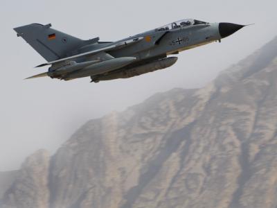Ein Tornado der Bundeswehr kehrt von einem Aufklärungsflug zurück. Landeanflug