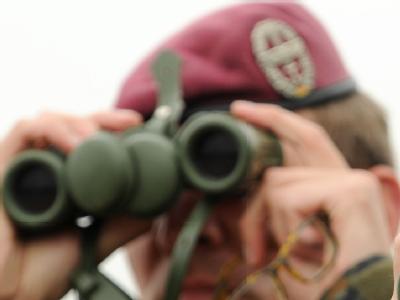 Das Verteidigungsministerium will nach einem «Focus»-Bericht für eine neu ausgerichtete Bundeswehr auch in Deutschland lebende Ausländer gewinnen. Bundeswehr