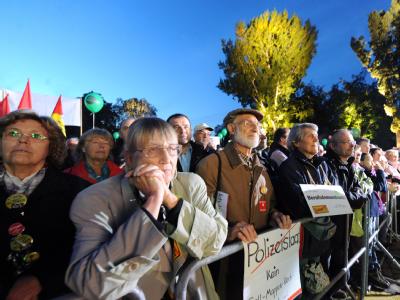 Die Stuttgart-21-Gegner sind wieder zu Zehntausenden auf die Straße gegangen. Demonstration gegen Stuttgart 21