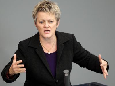Grünen-Fraktionschefin Renate Künast wirft der Regierung in der Integrationsdebatte das Spiel mit Ängsten vor. Renate Künast