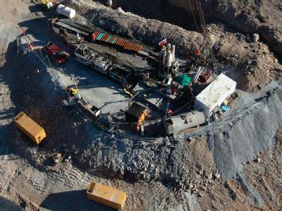 Die Kumpel - 32 Chilenen und ein Bolivianer - sitzen seit dem 5. August in der Mine fest. Kumpel in Chile: Weniger als 80 Meter bis zum Ziel