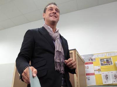 Heinz-Christian Strache: Der Spitzenkandidat der FPÖ bei der Stimmabgabe Heinz-Christian Strache