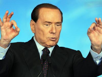 Italiens Ministerpräsident Silvio Berlusconi (Archivbild) Berlusconi am Daumen operiert