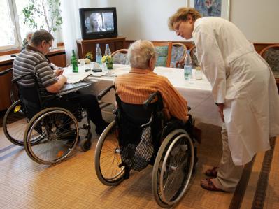 Die Pflege-Branche setzt auf Zuwanderung von Fachkräften aus dem Ausland. Pflege