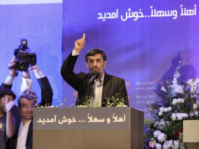 Irans Präsident Mahmud Ahmadinedschad bekräftigt seine Positionen im Libanon. Ahmadinedschad in Beirut