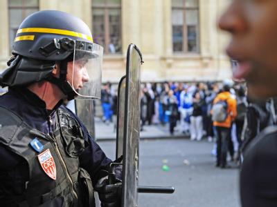 Kein Ende in Sicht: Die Streiks und Proteste wie hier in Lyon gegen die Rentenreform in Frankreich gehen auch nach der Zustimmung des Senats weiter. Rentenproteste in Frankreich