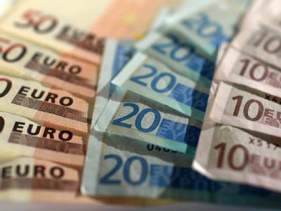 Mehrere CDU-Ministerpräsidenten haben ihre Kritik an den Steuerentlastungs-Plänen der schwarz-gelben Koalition erneuert. Banknoten
