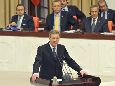 Bundespräsident Christian Wulff hält im Plenarsaal des Parlaments in Ankara eine Rede vor den Abgeordneten des türkischen Parlaments. Wulff im türkischen Parlament