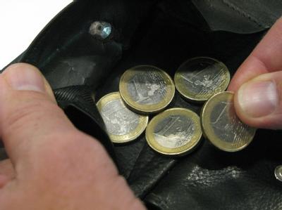 Der Hartz-IV-Regelsatz steigt um fünf auf 364 Euro. Hartz IV - Leistungen und Kosten