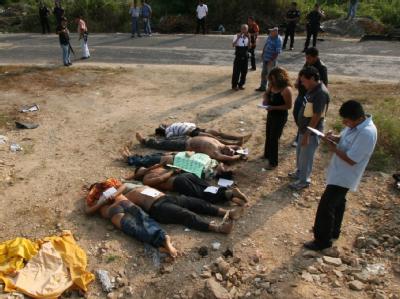 Diese sechs bei Acapulco entdeckten Mordopfer sollen einer Drogengang angehört haben (Foto vom 22.10.2010. Ermordete Mexikaner