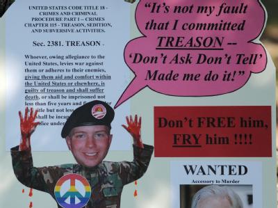 Demonstranten fordern vor dem Quantico Marine Corps Base in Quantico Town, Virginia, dass der US-Gefreite Bradley Manning bestraft wird. (Archivbild) Demo gegen Bradley Manning