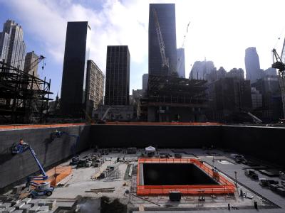 Gedenkstätte am Ort der zerstörten Türme des World Trade Centers im Herzen von Manhattan. 9/11 Memorial am Ground Zero