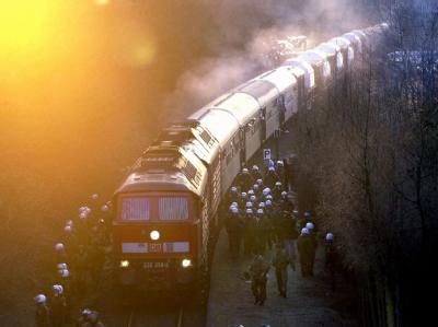 Ein Zug mit Castor-Behältern auf dem Weg nach Gorleben (Archivfoto). Atommüll-Transport