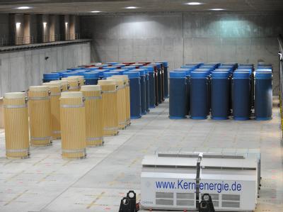 91 Behälter mit hoch radioaktiven Abfällen im Zwischenlager in Gorleben (Archivfoto vom 25.10.2010). Castor-Behälter
