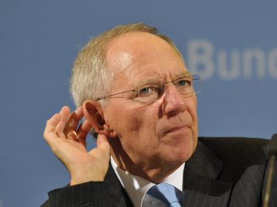 Nach der Bekanntgabe der Steuerschätzung wird der Ruf nach Steuersenkungen lauter. Finanzminister Schäuble