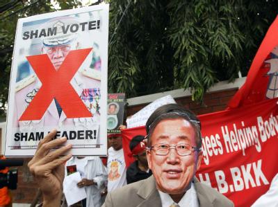 In Bangkok demonstrieren Aktivisten gegen die Wahl in Birma. Protest gegen Wahlen in Birma