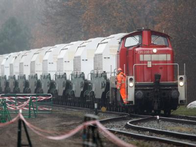 Der Castortransport auf dem Verladebahnhof in Dannenberg. Castor-Transport