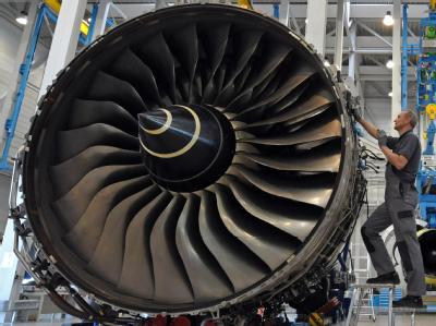 Das Zahnrad-Teil wird zusammen mit den Daten aus den Flugschreibern der Qantas-Maschine bei Rolls-Royce untersucht. (Archivbild) A380-Triebwerk