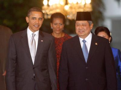 US-Präsident Barack Obama und sein indonesischer Amtskollege Susilo Bambang Yudhoyono (r) trafen sich zu Gesprächen in Jakarta. Obama in Indonesien