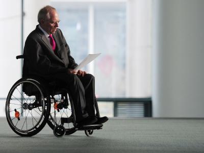 Bundesfinanzminister Wolfgang Schäuble kann zufrieden sein: Der Etat für 2011 steht und die Neuverschuldung fällt etwas geringer aus als in seinem Entwurf geplant. Wolfgang Schäuble