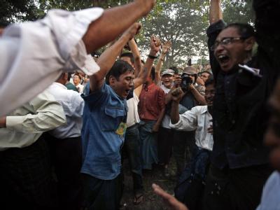 Der Hausarrest von Aung San Suu Kyi wurde nach siebeneinhalb Jahren aufgehoben. Suu Kyi frei
