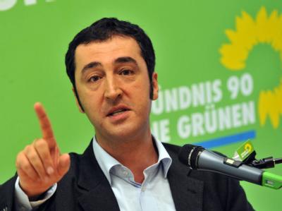 Der Parteivorsitzende von Bündnis 90/Die Grünen, Cem Özdemir (Archivbild) Özdemir sieht Grüne unter verschärfter Beobachtung