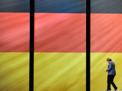 In Kürze wird im Bundestag an einem Gesetz zur Präimplantationsdiagnostik gearbeitet, um rechtliche Grauzonen zu beseitigen. Der Parteitagsbeschluss der CDU ist für ihre Bundestagsabgeordneten nicht bindend. Merkel auf der Bühne