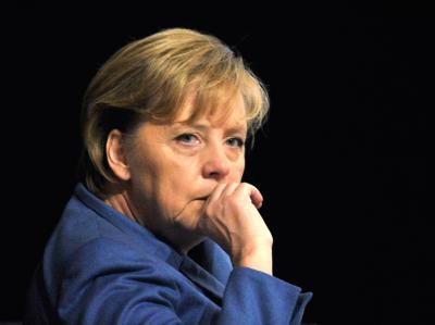 Kanzlerin Merkel, hier beim CDU-Parteitag in Karlsruhe, sieht die Eurozone nicht in Gefahr. Angela Merkel