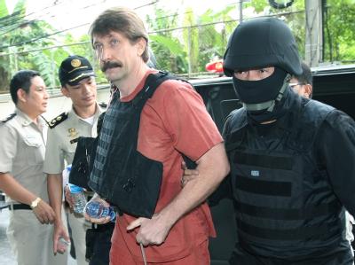 Viktor Bout (43) ist von Thailand an die USA ausgeliefert worden. Viktor Bout in Bangkok