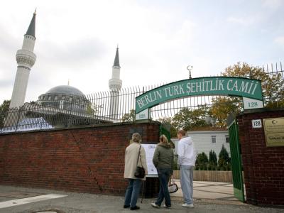 Auf die größte Moschee in Berlin, die Sehitlik-Moschee am Columbiadamm, wurde ein Brandanschlag verübt. Sehitlik-Moschee