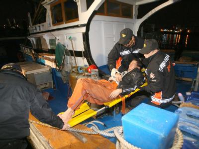 Bewohner der Insel Yeonpyeong flüchten nach Beschuss mit Granaten. Granatenangriff auf Südkorea