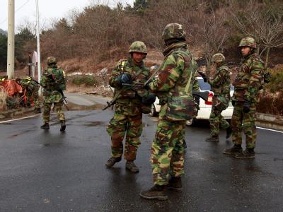 Nordkoreanische Truppen hatten am vergangenen Dienstag die Insel Yonpyong mit Granaten beschossen. Soldaten auf Yonpyong