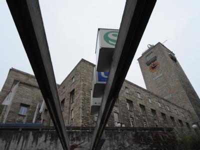 Die Gegner von Stuttgart 21 befürchten Mehrkosten von 500 Millionen bis zu einer Milliarde Euro. Stuttgarter Hauptbahnhof