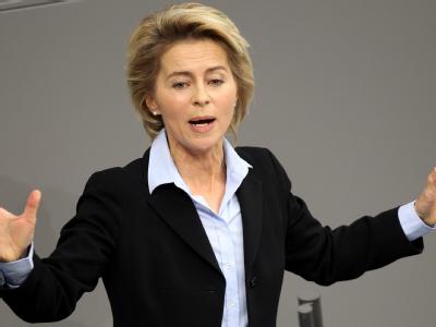 Bundesarbeitsministerin Ursula von der Leyen wirbt im Bundestag für ihren Gesetzentwurf zur Neuregelung der Hartz-IV-Sätze. Ursula von der Leyen