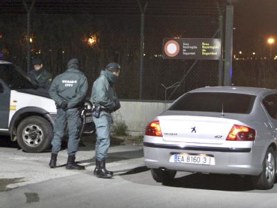 Spaniens Regierungschef Zapatero unterstellte den Flugverkehr kurzerhand dem Kommando der Armee. Lotsenstreik