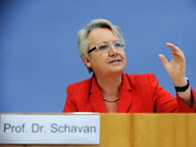 Deutschlands Schüler sind beim Pisa-Test nach Ansicht von Bundesbildungsministerin Annette Schavan (CDU) trotz besserer Ergebnisse noch nicht am Ziel. Ergebnisse zu PISA 2009 - Schavan