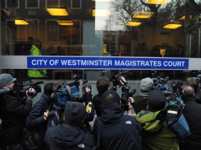 Pressevertreter sammeln sich außerhalb des City of Westminster Magistrates Court in London. Julian Assange bleibt vorerst in Haft. Festnahme von Assange
