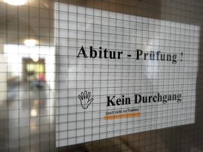 Die Abiturprüfungen sollen bundesweit vergleichbarer werden. (Archivbild) Bundesländer planen gemeinsame Abiturprüfungen