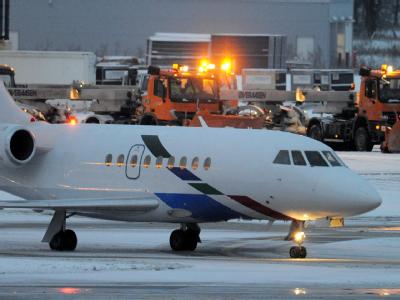 Auf dem Flughafen Hannover Langenhagen waren knapp 900 Passagiere gestrandet, die ursprünglich nach Frankfurt wollten. Schnee behindert Flugverkehr