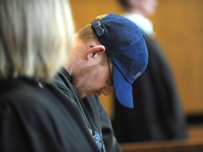 Vier Monate nach dem Mord an dem fünfjährigen Julian im Weserbergland ist der 27-jährige Ziehvater zu lebenslanger Haft verurteilt worden. Höchststrafe