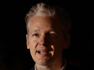 Wikileaks-Gründer Assange äußert sich nach seiner Freilassung vor der Presse. Julian Assange