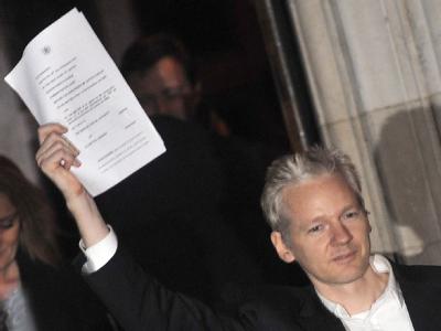 Julian Assange gibt nach seiner Freilassung eine Pressekonferenz. Julian Assange