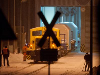 Der Zug mit vier Castor-Behaeltern im Zwischenlager Nord bei Lubmin. Castor-Transport in Lubmin