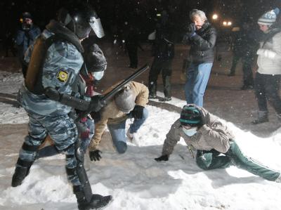 Die russische Polizei hat am Wochenende rund 2400 Menschen festgenommen um Straßenschlachten zwischen ethnischen Gruppen zu verhindern. Moskau