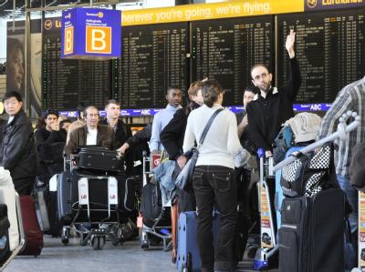 Nach dem schlechten Wetter der vergangenen Tage ist der Flugplan in Frankfurt komplett durcheinander geraten. Chaos am Flughafen Frankfurt