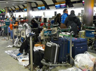 Passagiere auf dem Flughafen Heathrow in London. London-Heathrow
