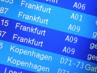 Flüge nach Frankfurt werden am Montag in Berlin-Tegel als gestrichen angezeigt. Anzeigetafel