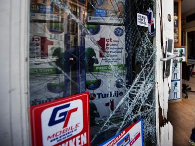 Auch dieser Telefonshop in Rotterdam wurde durchsucht. Terrorverdächtige in Rotterdam verhaftet