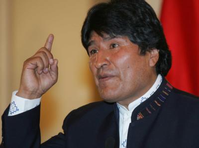Die Demonstranten haben gewonnen: Nach heftigen Protesten gegen eine drastische Verteuerung des Benzins hat Boliviens Präsident Morales die Preiserhöhung zurückgenommen. Evo Morales